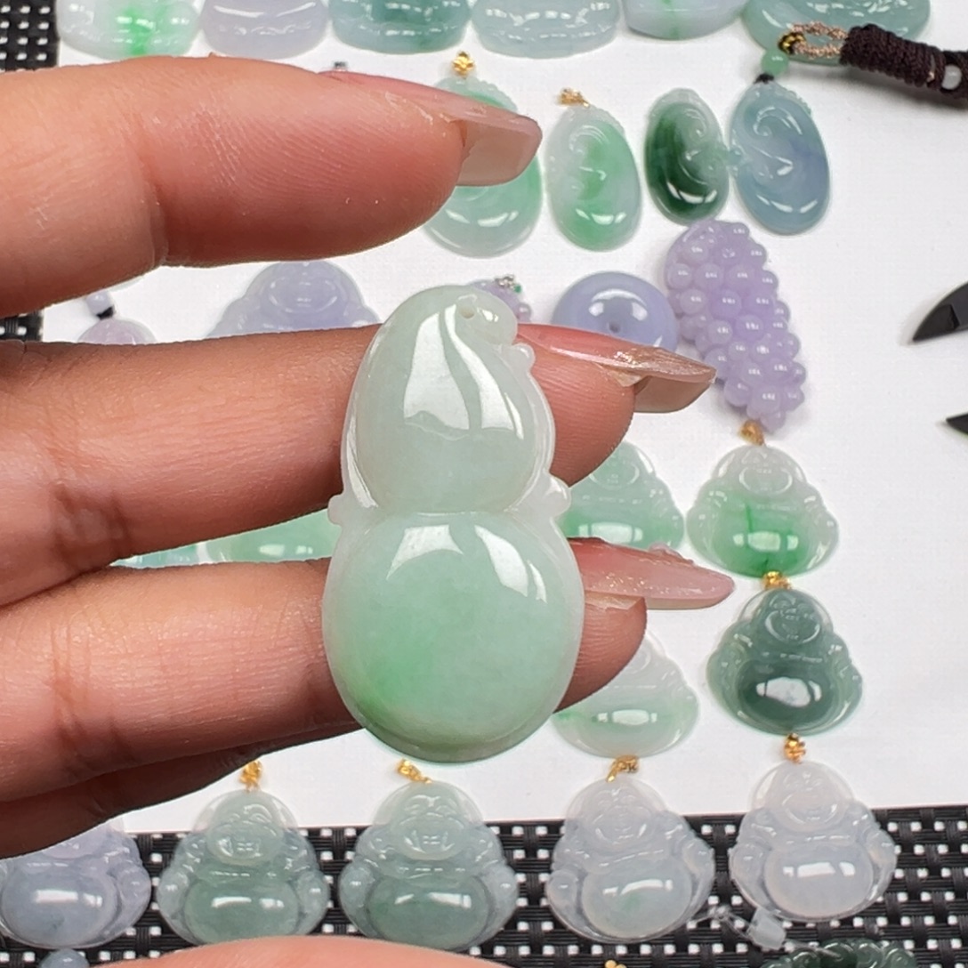 翡翠未镶嵌颈饰葫芦