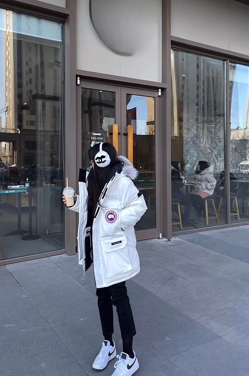 010451 Canada Goose/加拿大鹅 远征系列中长款连帽羽绒服 S码
