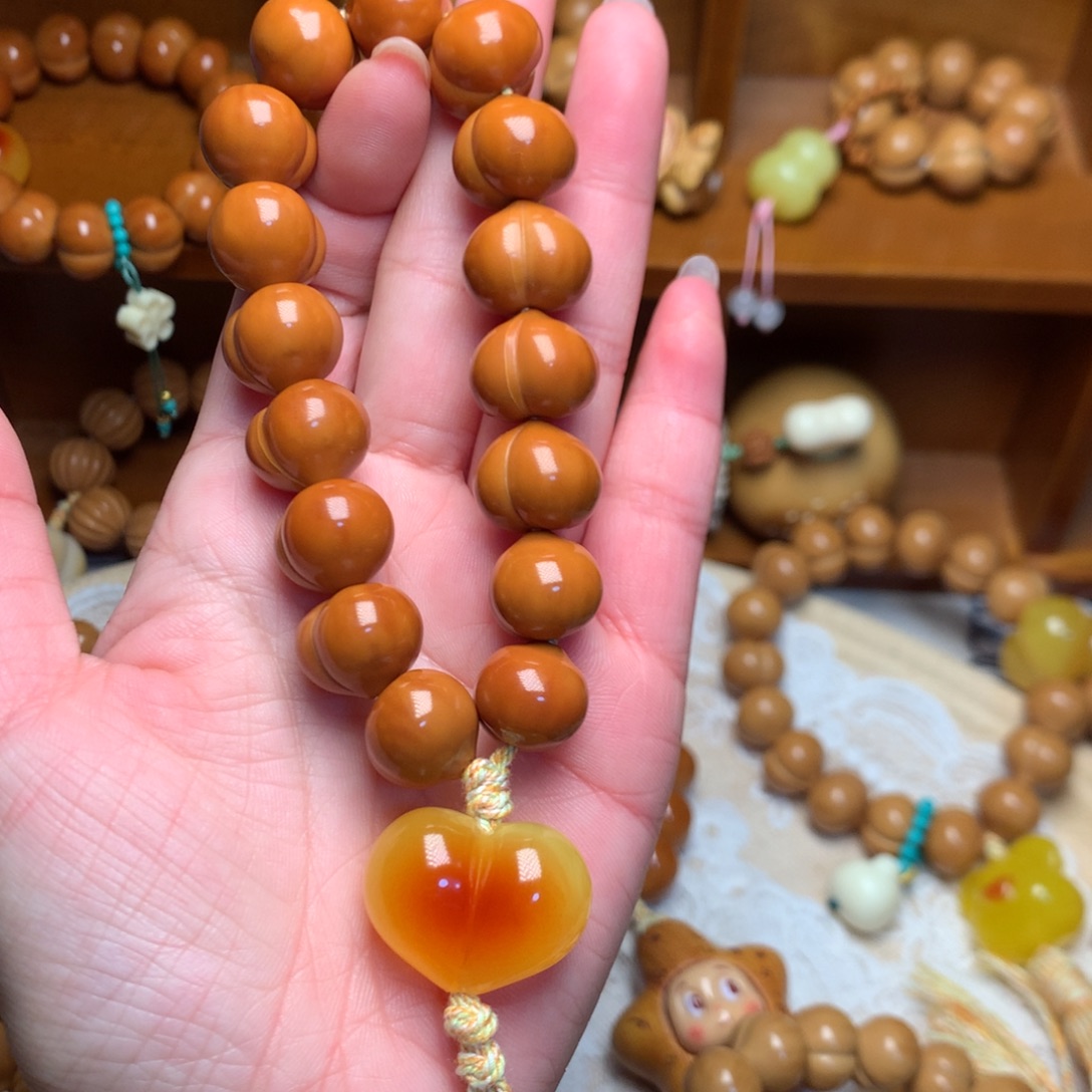 猴头核桃吊坠15玻璃底屁桃手持爱心