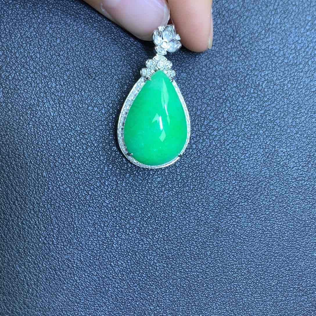 翡翠颈饰18K金镶嵌翡翠