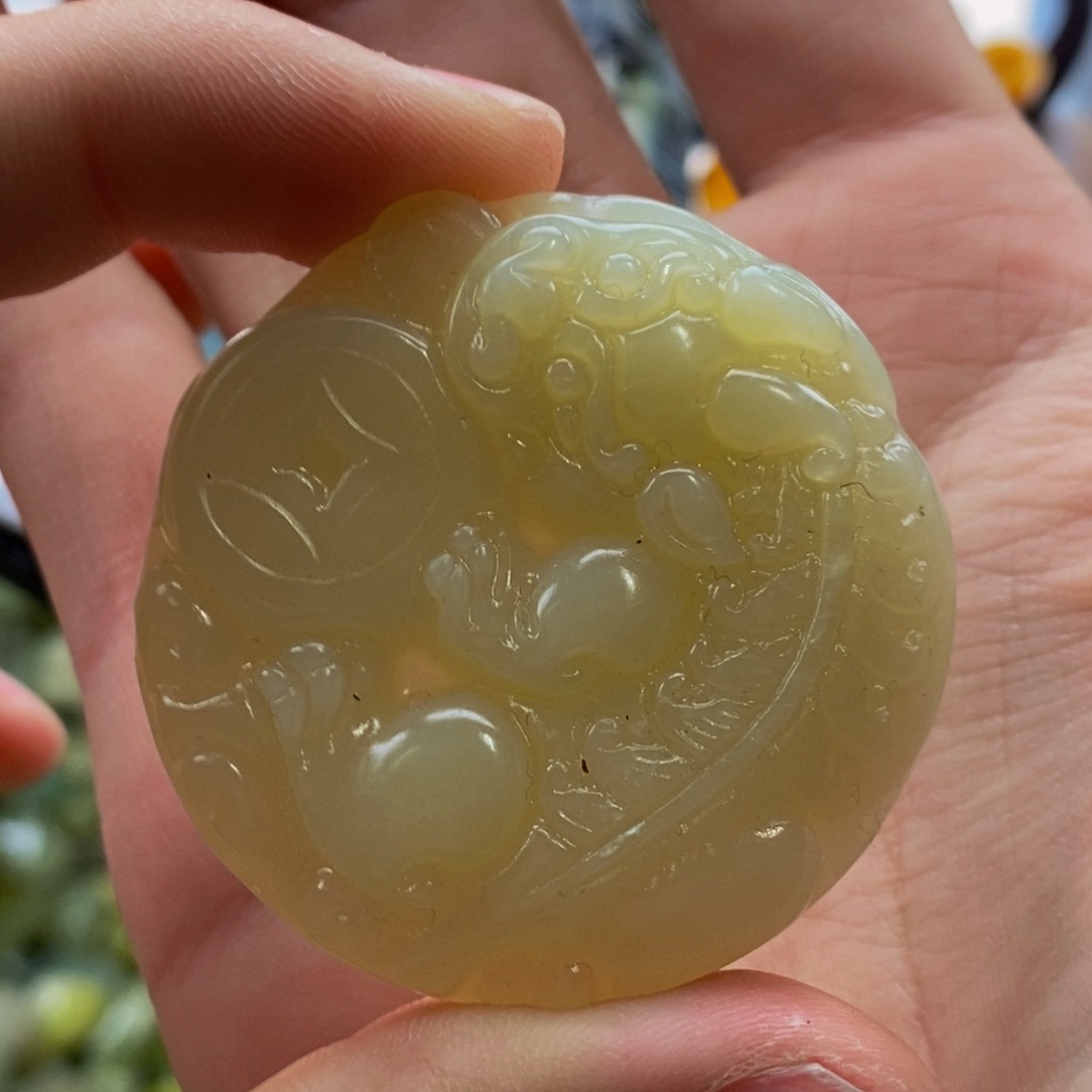 蛇纹石玉吊坠未镶嵌