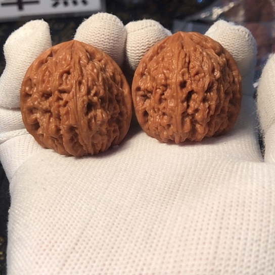 文玩核桃把件凹底南彊石38mm