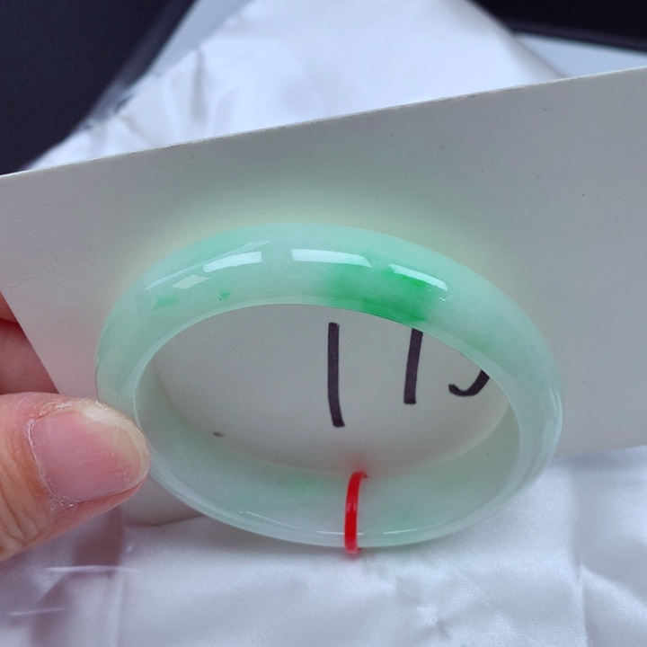 翡翠手镯（贵妃镯）未镶嵌翡翠