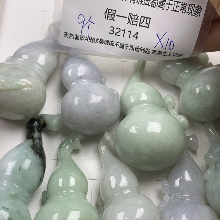 彩***姐翡翠未镶嵌吊坠(赠链)