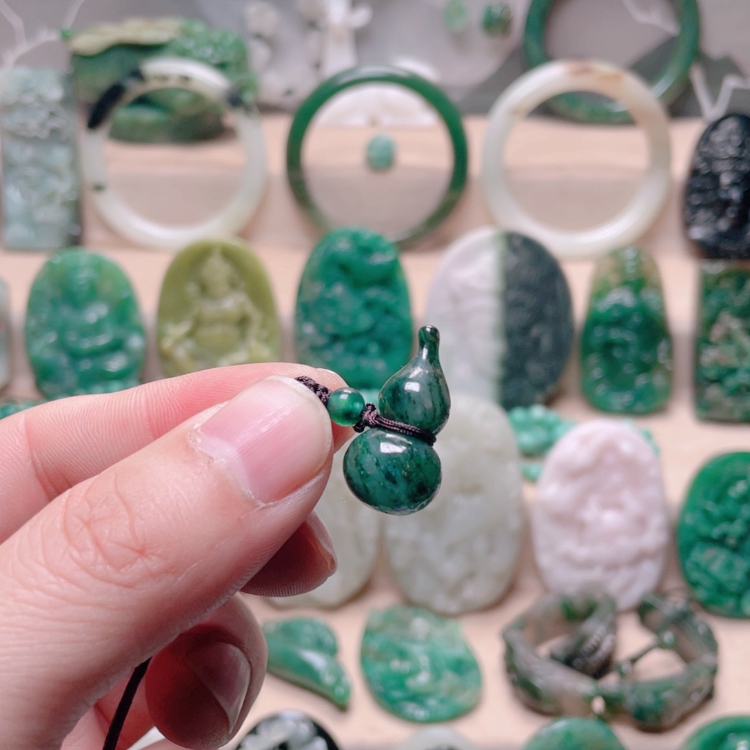 独山玉未镶嵌颈饰