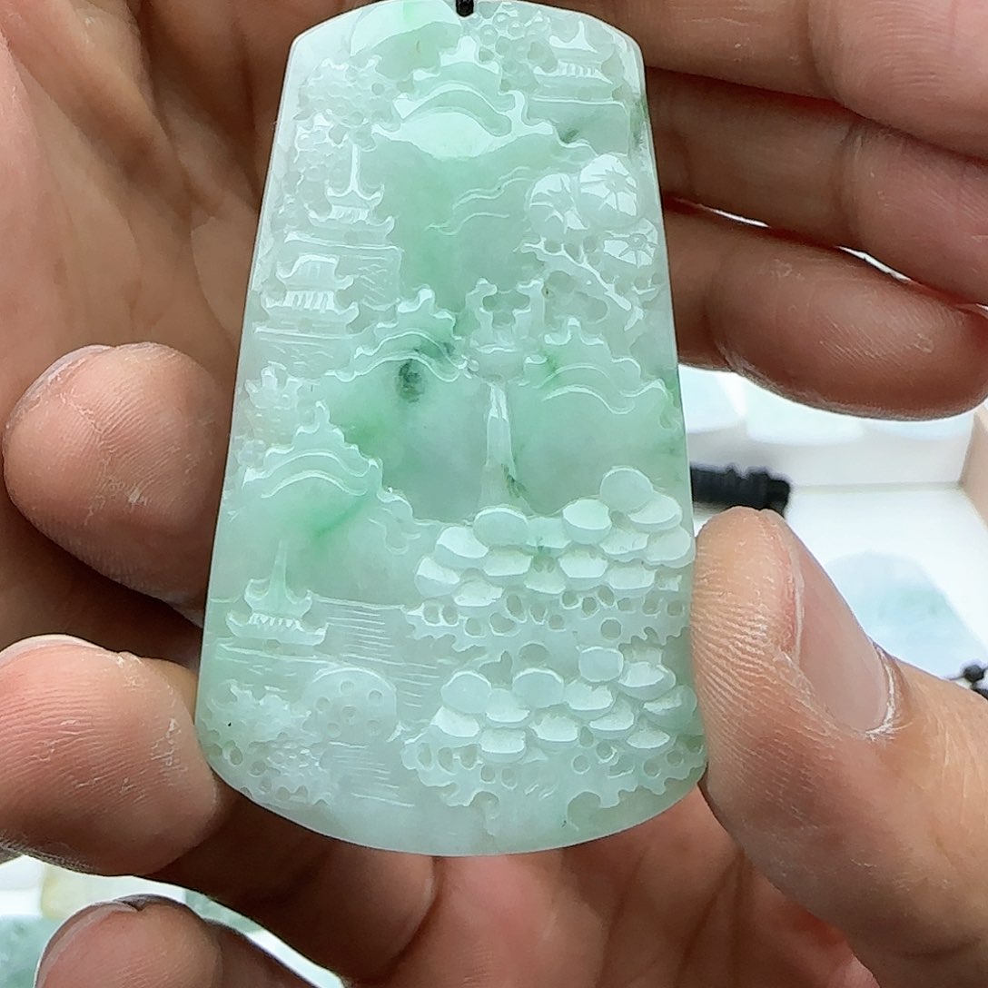 翡翠颈饰未镶嵌翡翠
