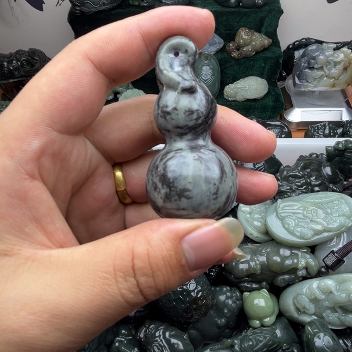 和田玉未镶嵌把件