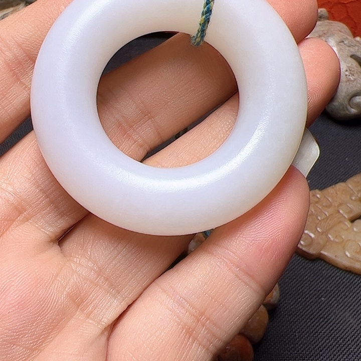 颈饰未镶嵌和田玉（糖玉）彼****）