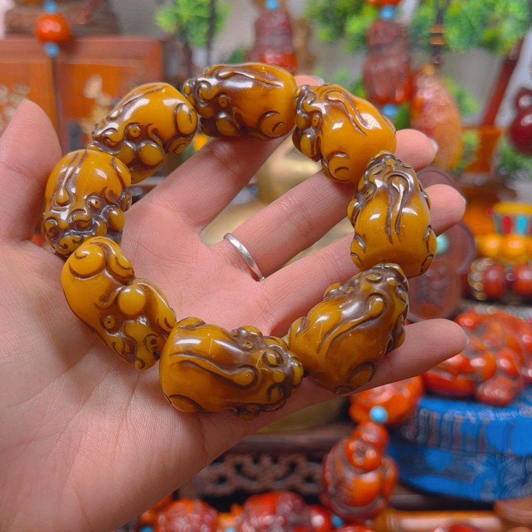 琥珀裸石未镶嵌貔貅