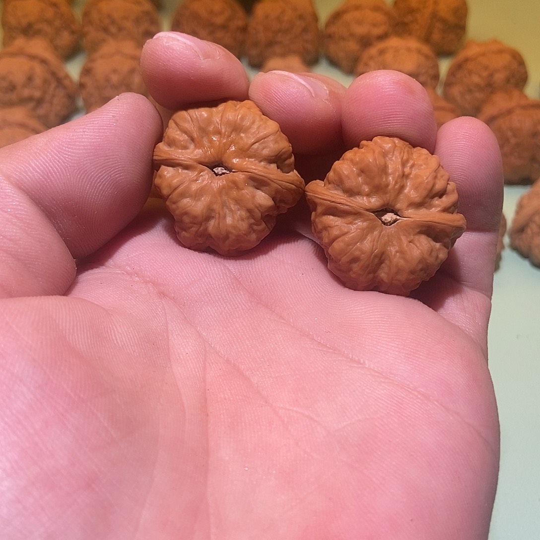 文玩核桃吊坠对****！蛤蟆头32一对