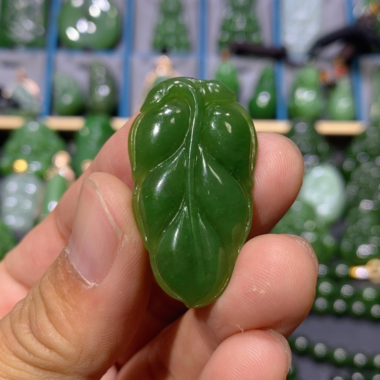 【闪购商品】和田玉吊坠(不含链)未镶嵌菠菜绿叶子 36