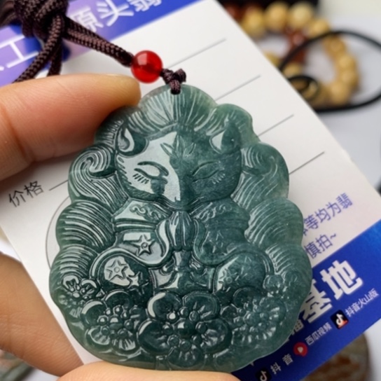 翡翠颈饰未镶嵌翡翠 