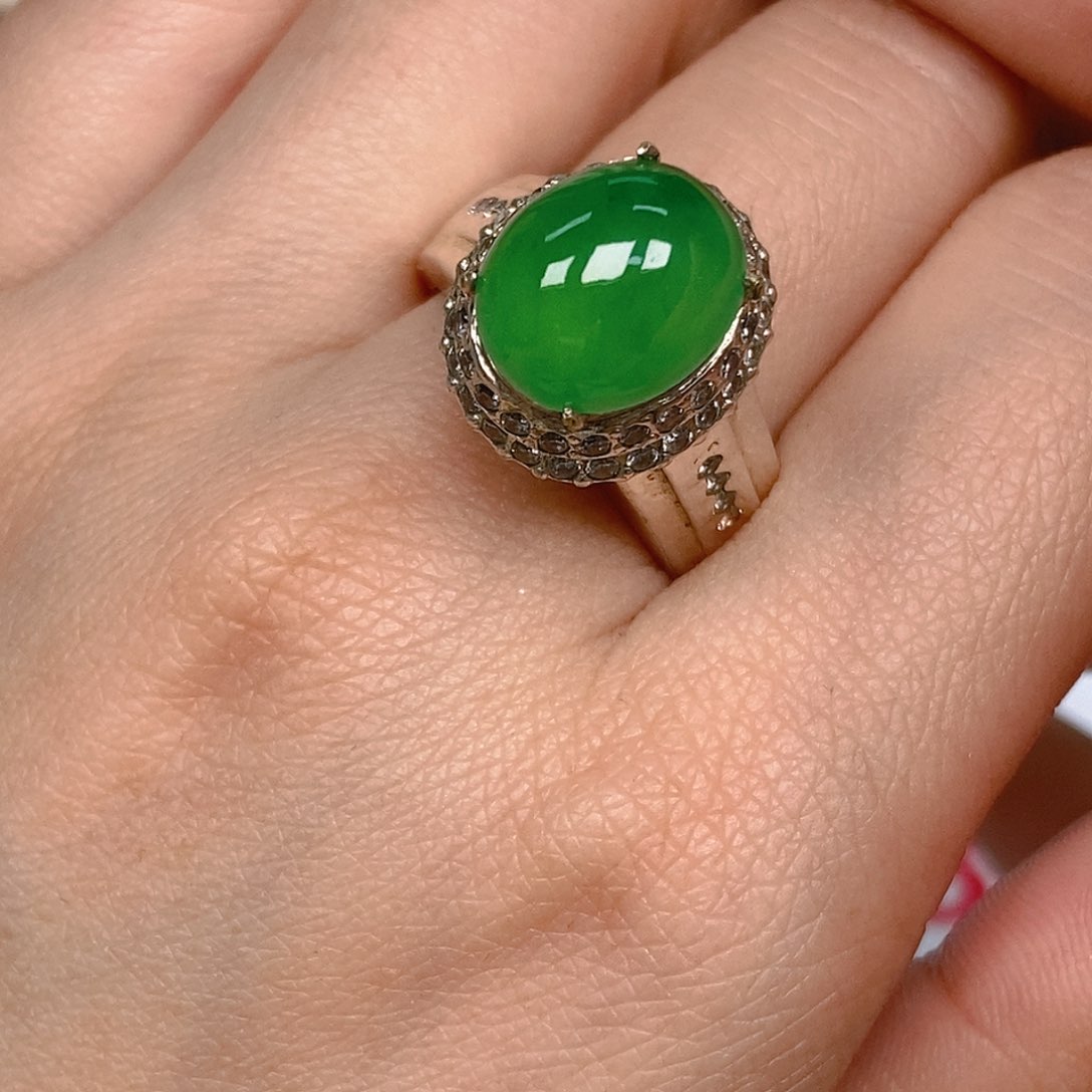 翡翠戒指未镶嵌不****宝翡翠