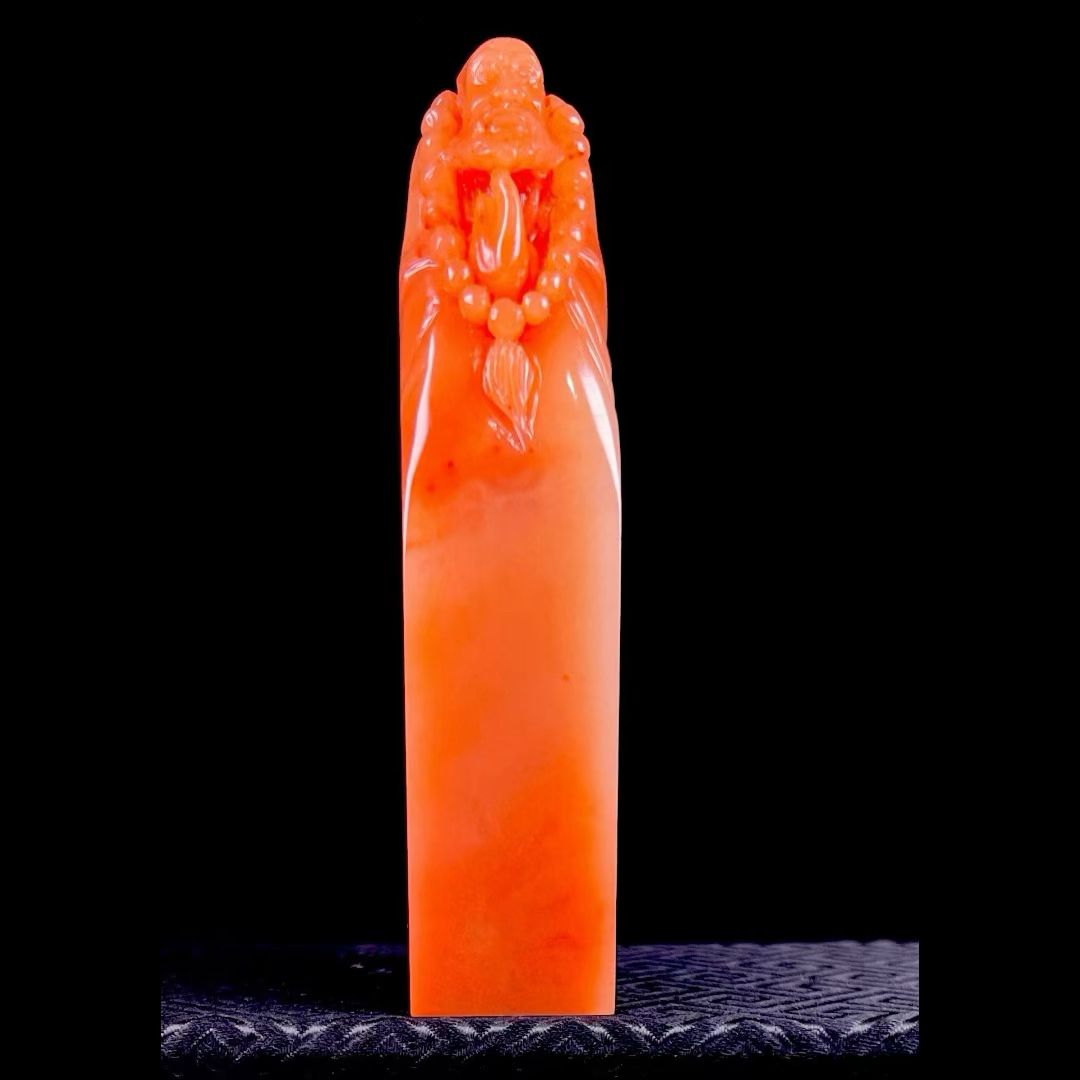 结晶芙蓉石达摩悟道 重136.9克 尺寸2.4/2.4/10.7cm