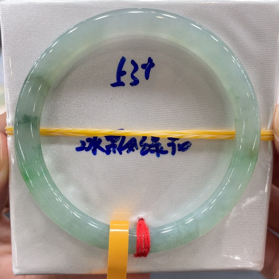 翡翠手镯未镶嵌翡翠手镯