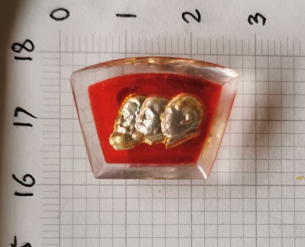 罕见，像章，珠光有机玻璃，三伟人头像