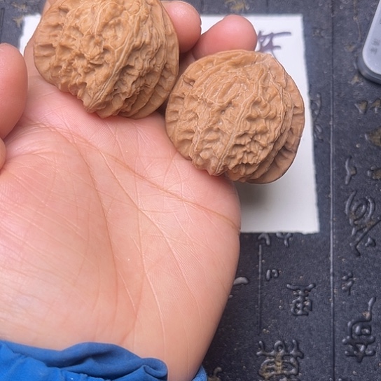 文玩核桃吊坠白狮子