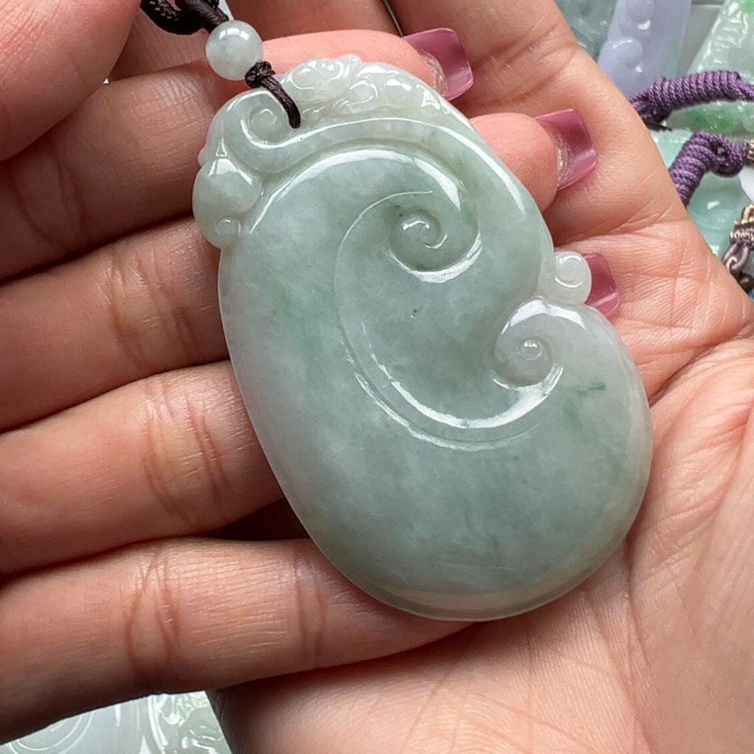 翡翠颈饰未镶嵌大如意