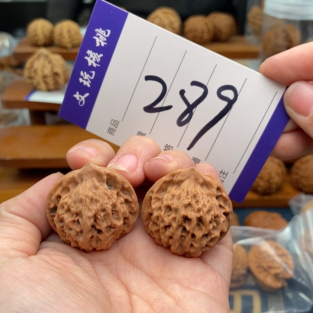 文玩核桃吊坠32血灯笼