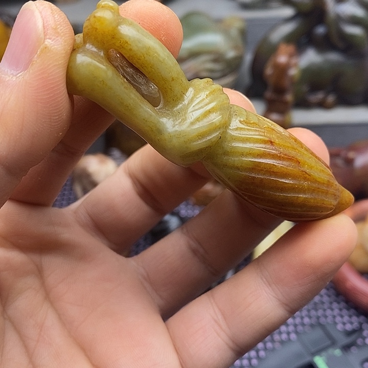 未镶嵌蛇纹石玉颈饰