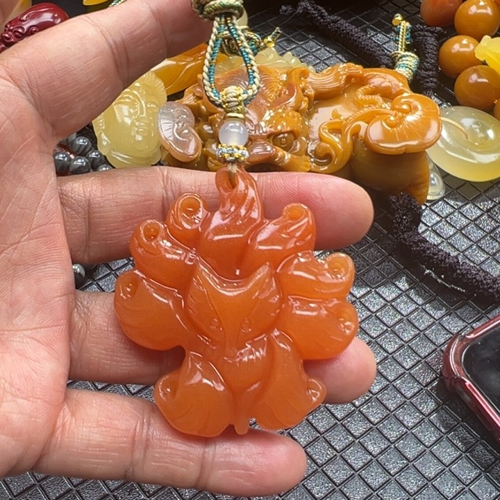 石英质玉（黄龙玉）颈饰未镶嵌