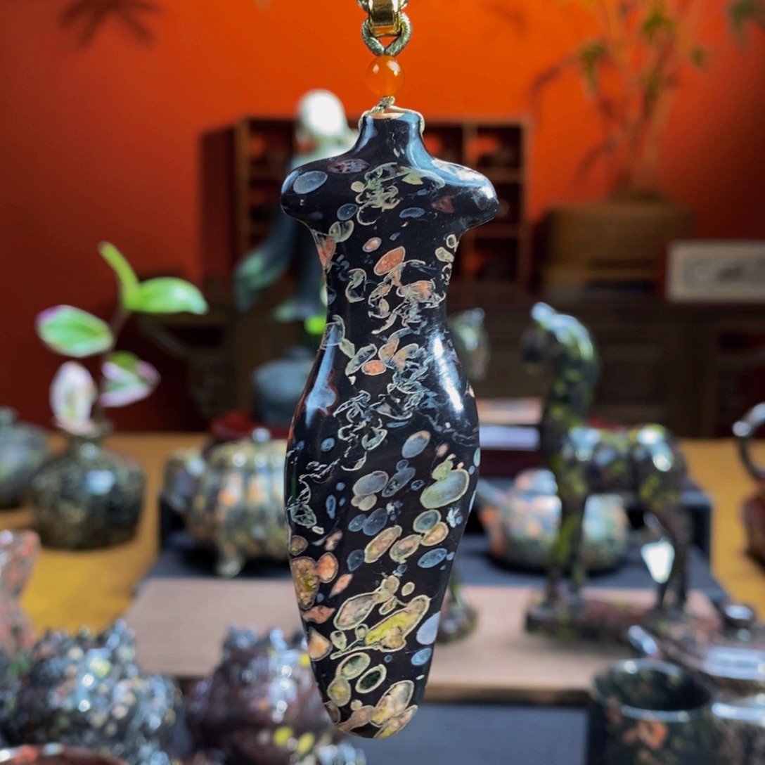 杨***士梅花玉精美梅花旗袍