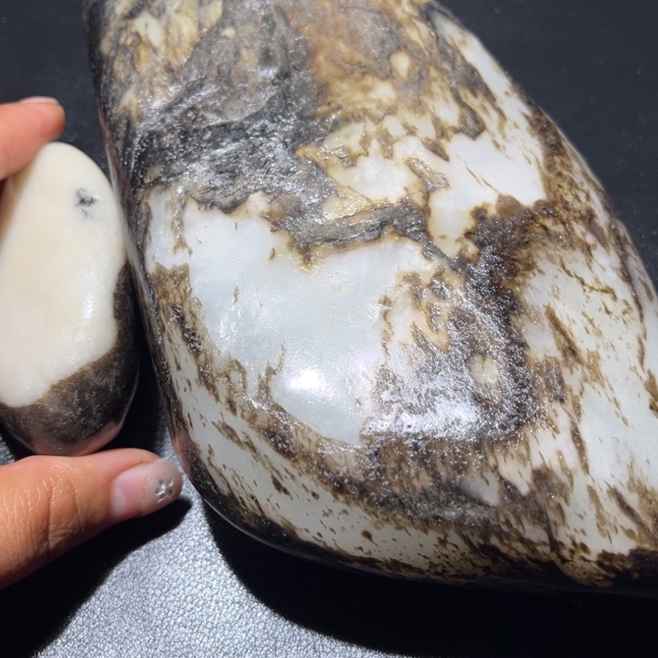 江***元和田玉未镶嵌珠宝奇石