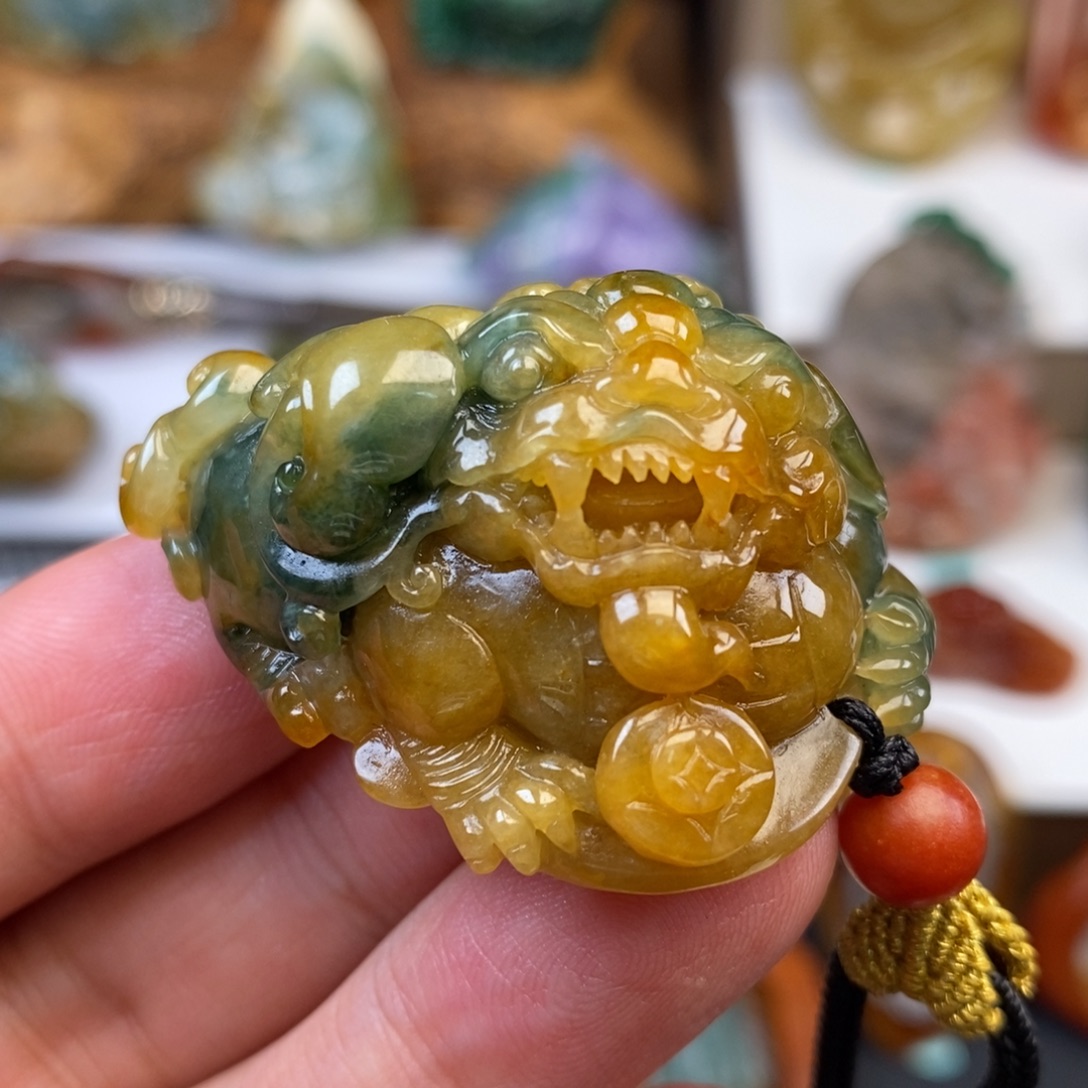 翡翠未镶嵌颈饰事事如意