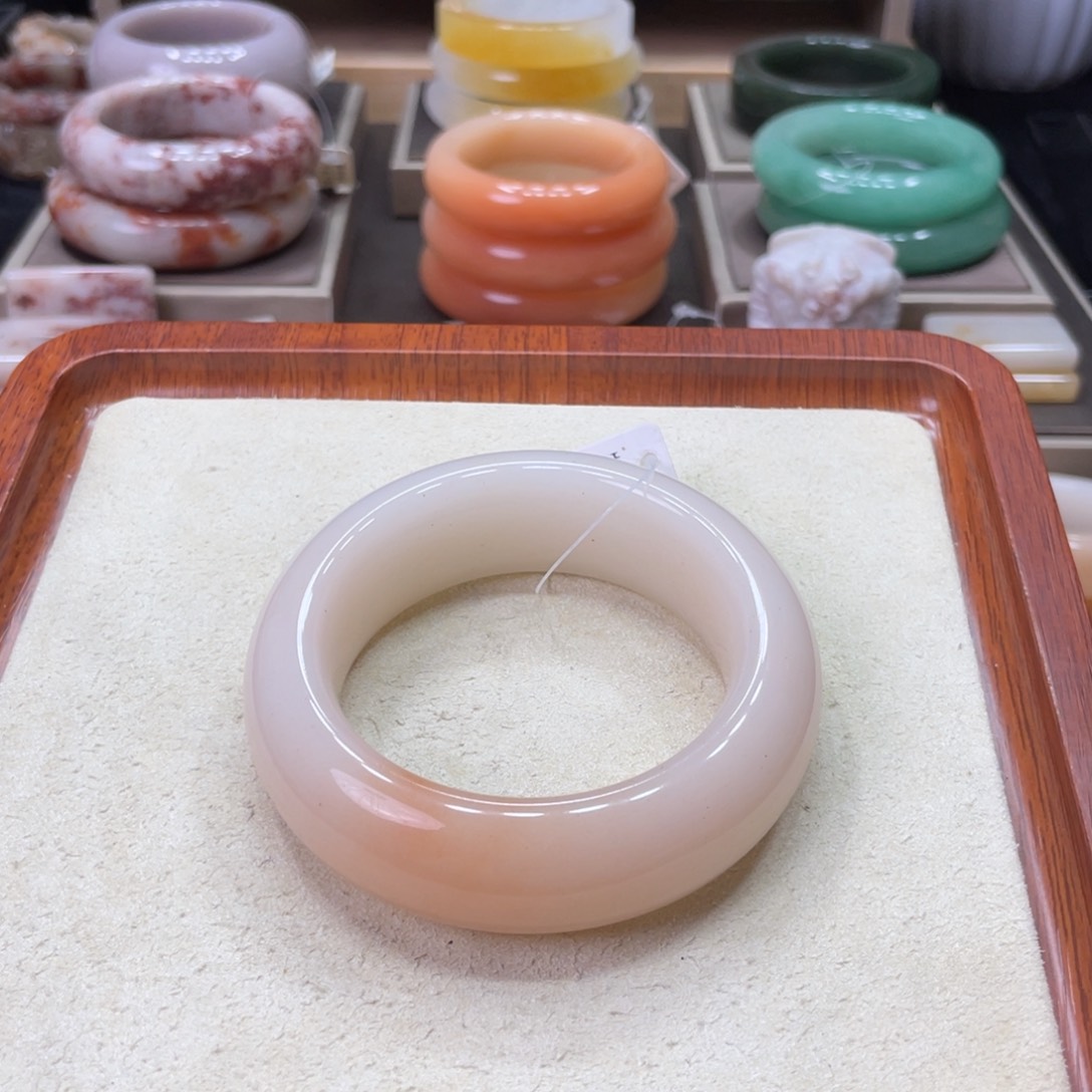 石英质玉手镯未镶嵌海***鲸