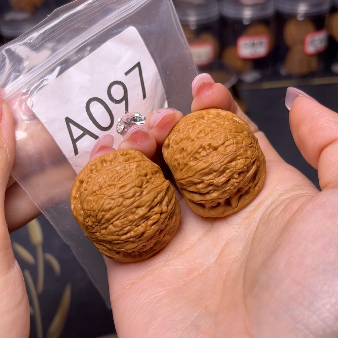 文玩核桃吊坠铁锤39