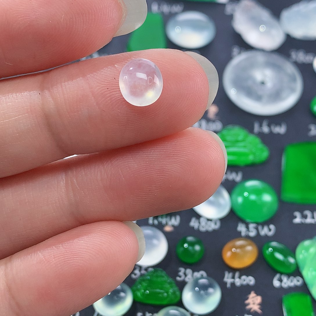 翡翠颈饰未镶嵌天然翡翠高冰蛋面