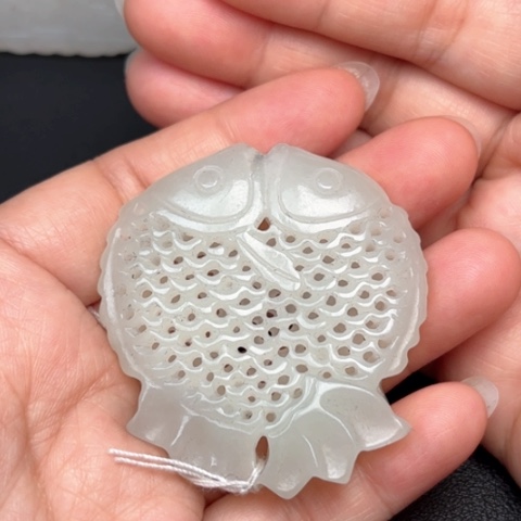 和田玉挂件未镶嵌菠*包