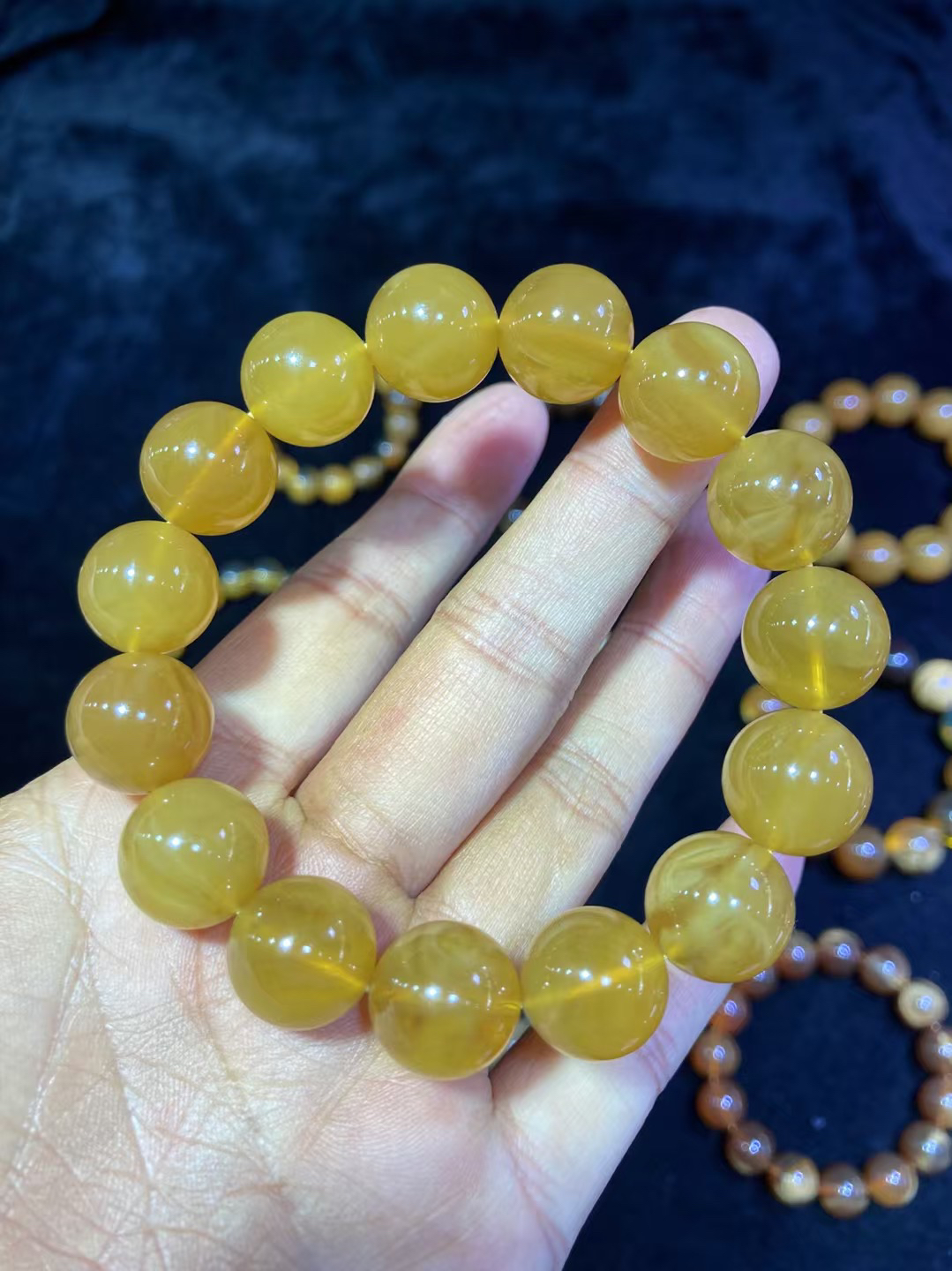 完美鸡油黄蜜蜡手串