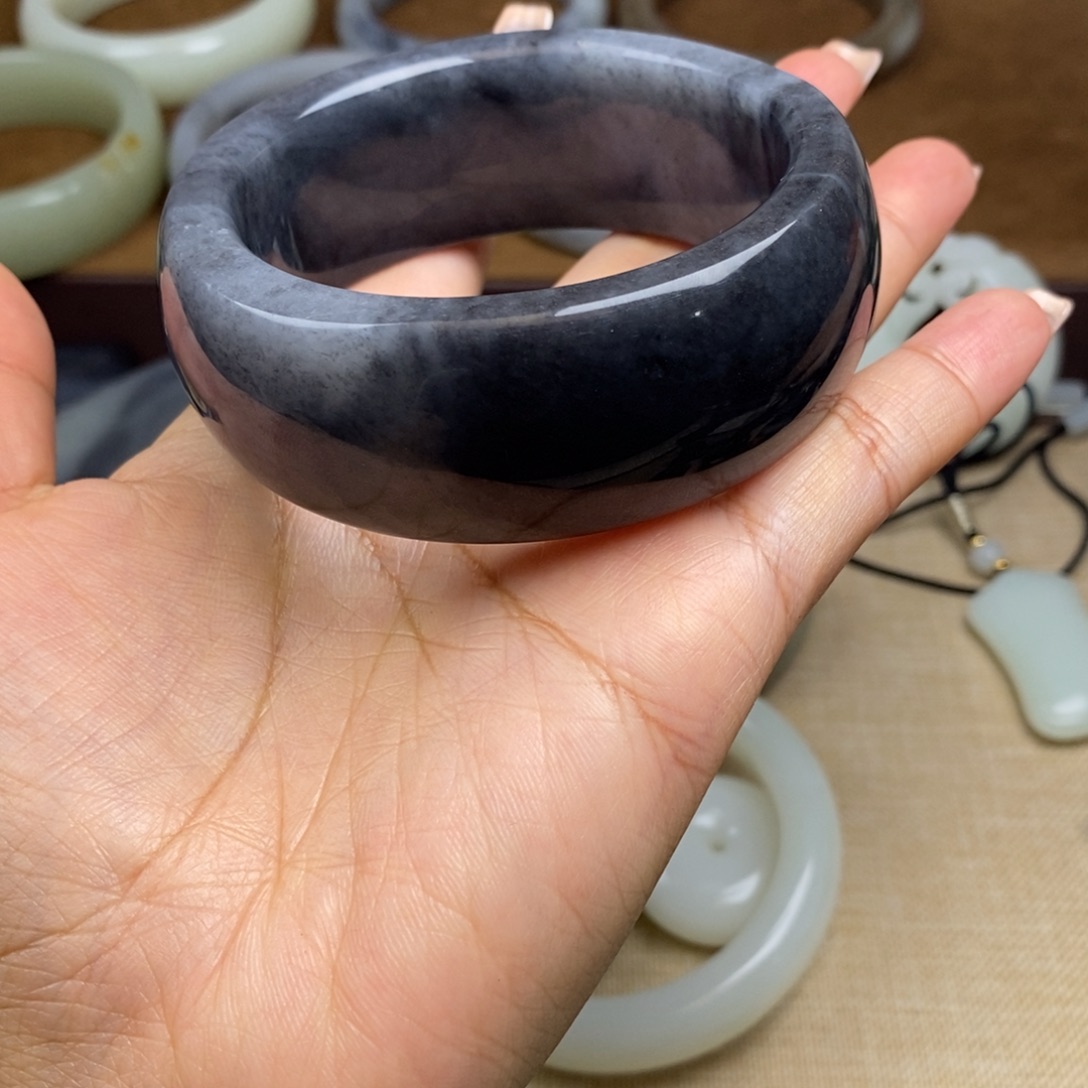 虞***吖和田玉未镶嵌颈饰