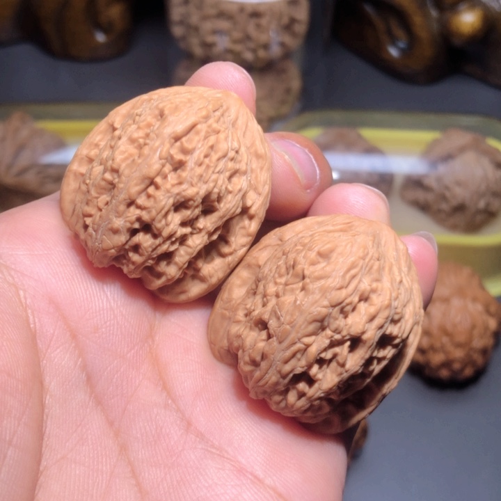 文玩核桃把件32红宝石