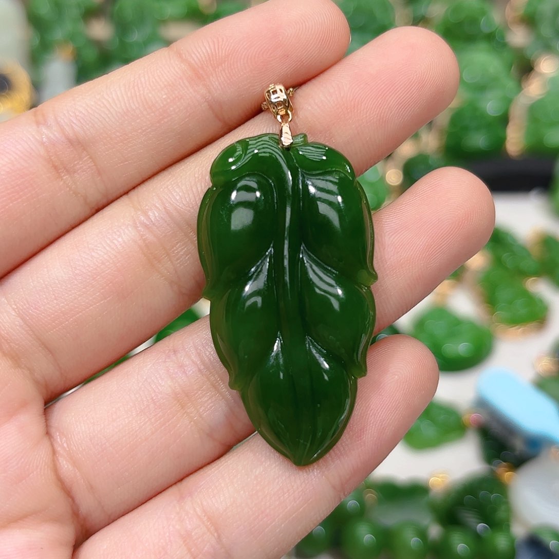 和田玉（碧玉）颈饰18K金镶嵌