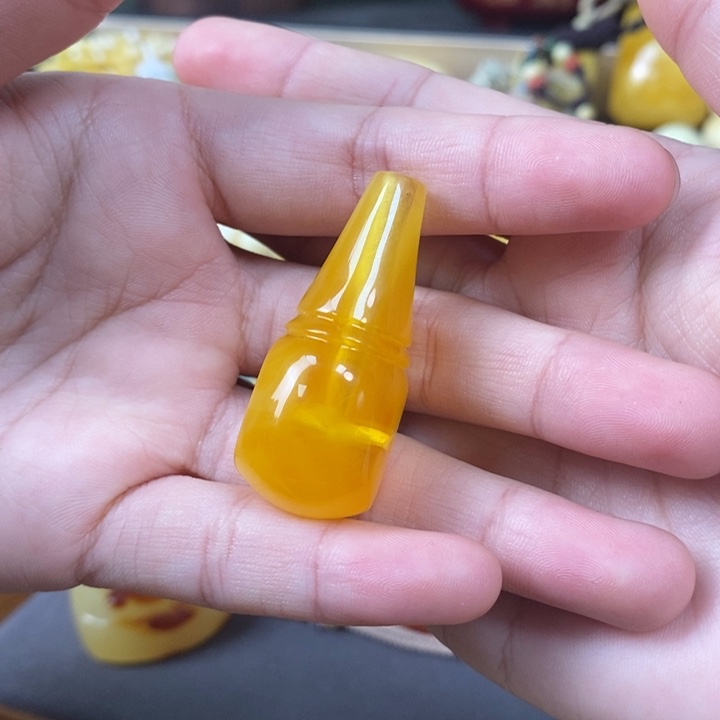 琥珀裸石未镶嵌三通