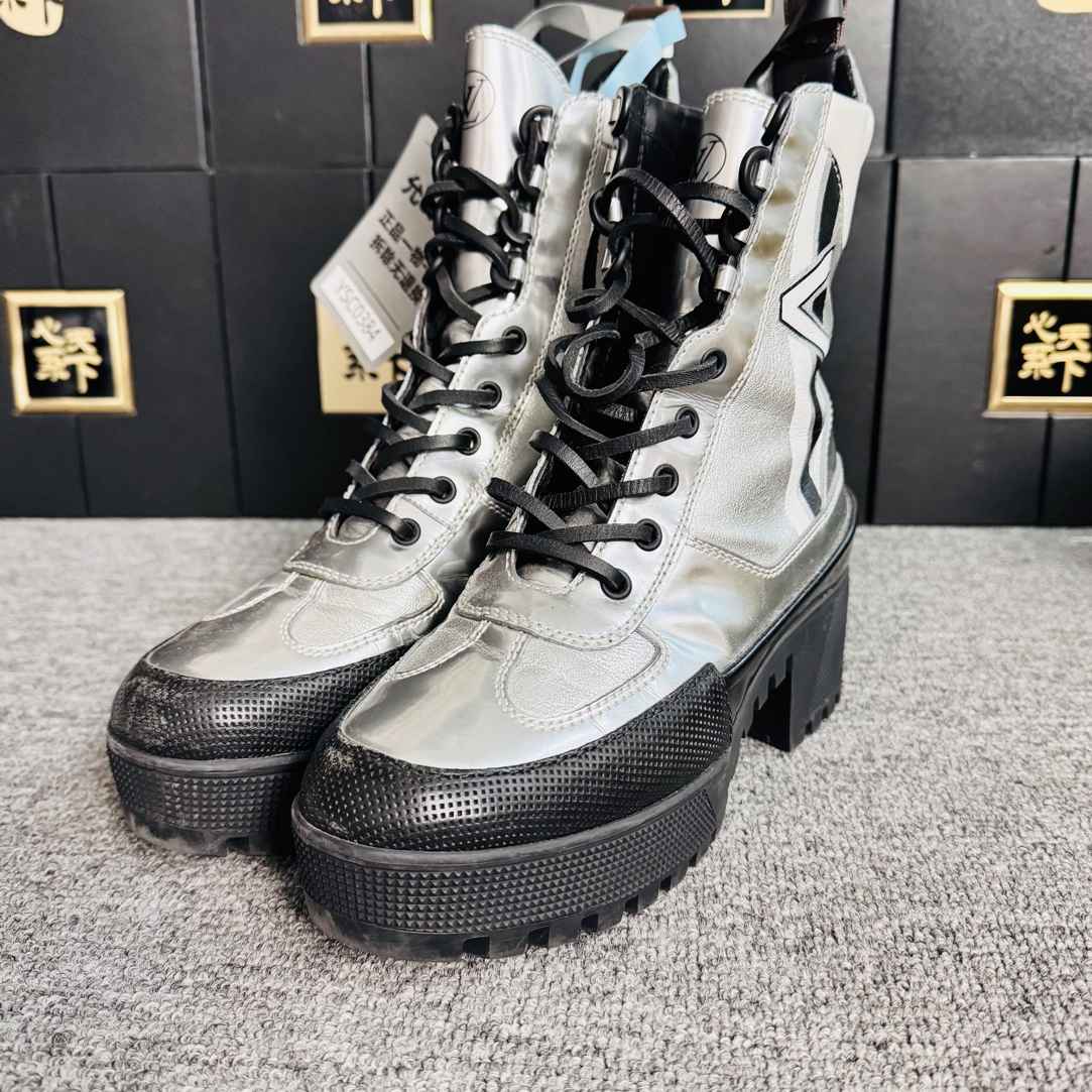 99新 LouisVuitton/路易威登 银色太空短靴 尺码38码ysc0384