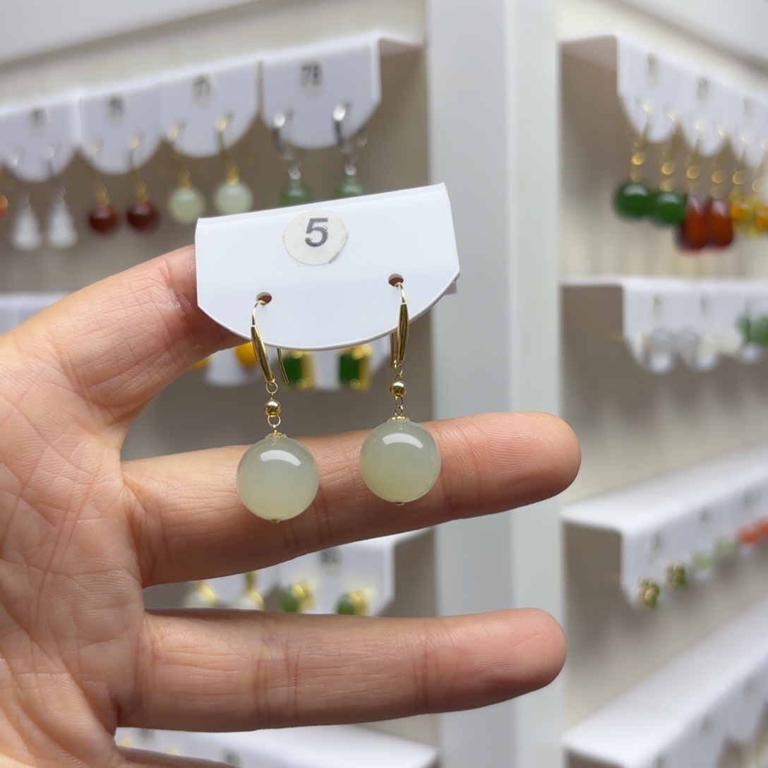 18K金镶嵌和田玉耳饰