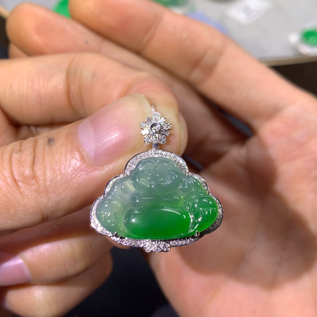 翡翠颈饰18K金镶嵌翡翠