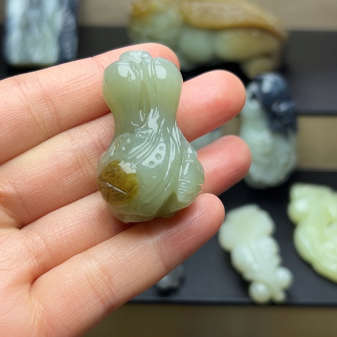 和田玉未镶嵌挂件