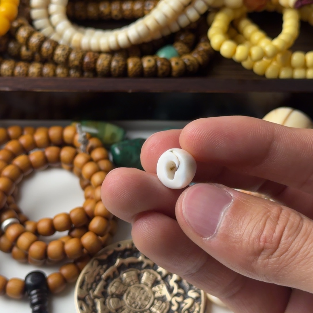 琉璃/树脂/塑料类藏传配饰