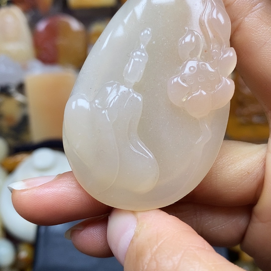 石英质玉（黄龙玉）颈饰未镶嵌