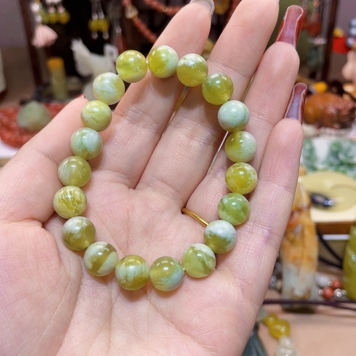 蛇纹石玉颈饰未镶嵌