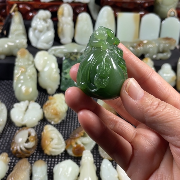 博***瀚和田玉未镶嵌颈饰