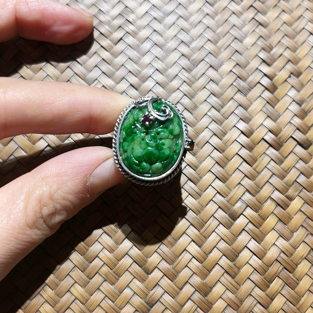 翡翠戒指银S925镶嵌个性十足时尚