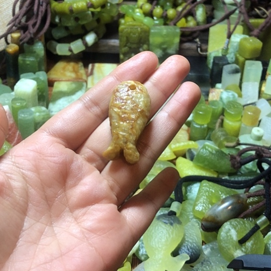 未镶嵌岫玉吊坠早***