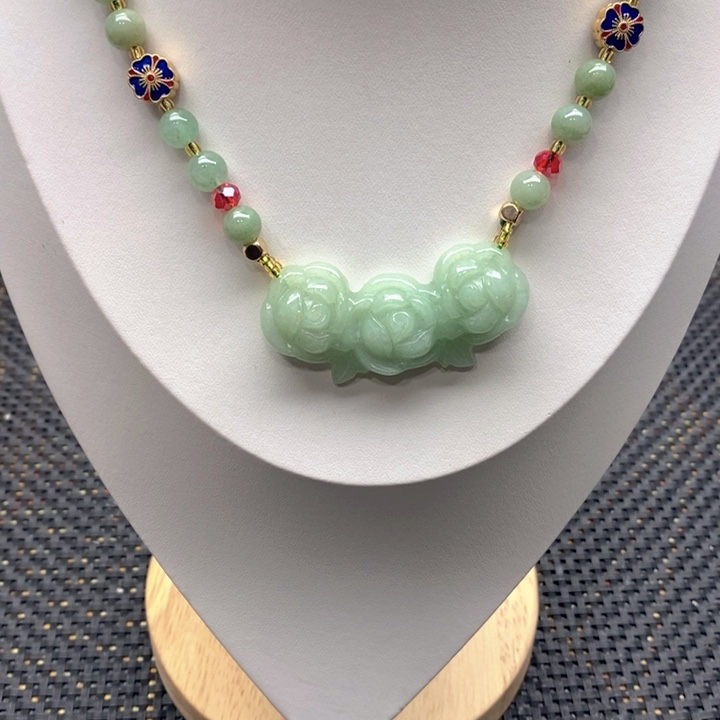 石英质玉颈饰合金