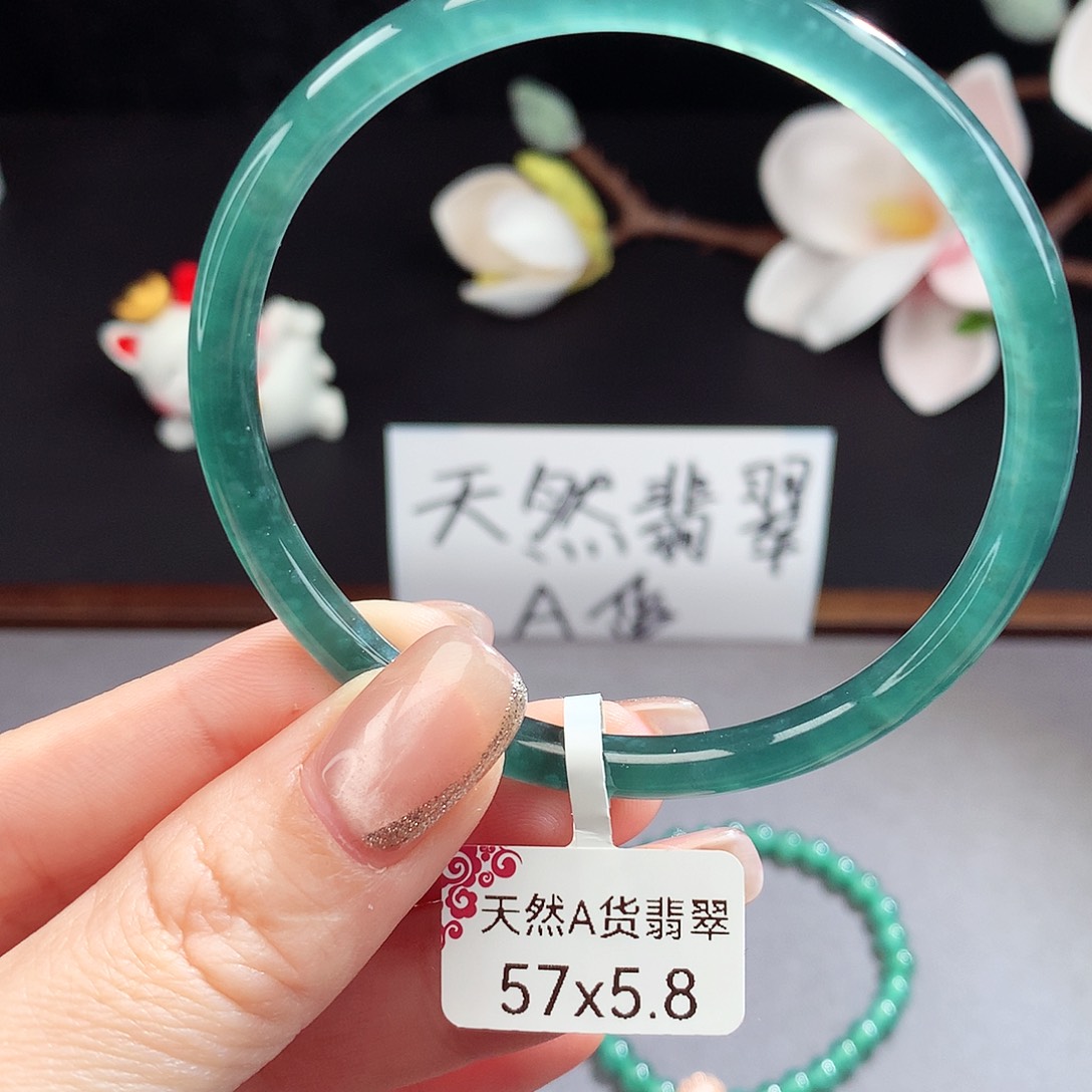 翡翠手镯（圆镯）未镶嵌