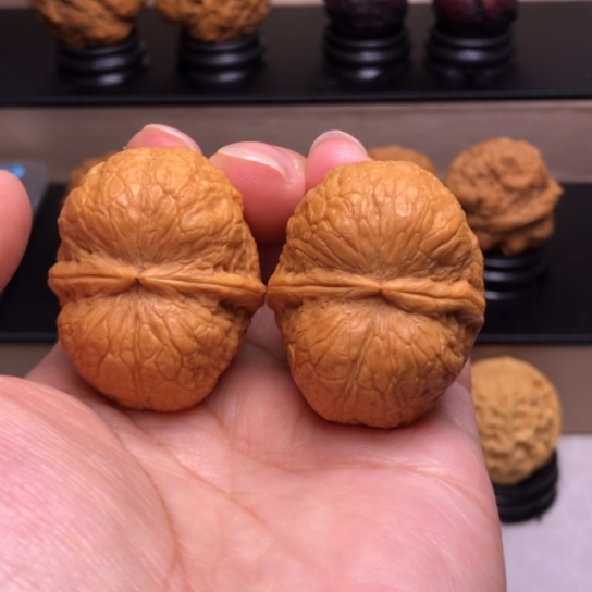 文玩核桃把件峭壁元宝26